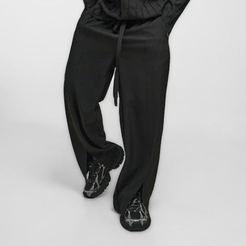 PANTALONI PREMIUM CU CROIALĂ LARGĂ – BLACK EDITION